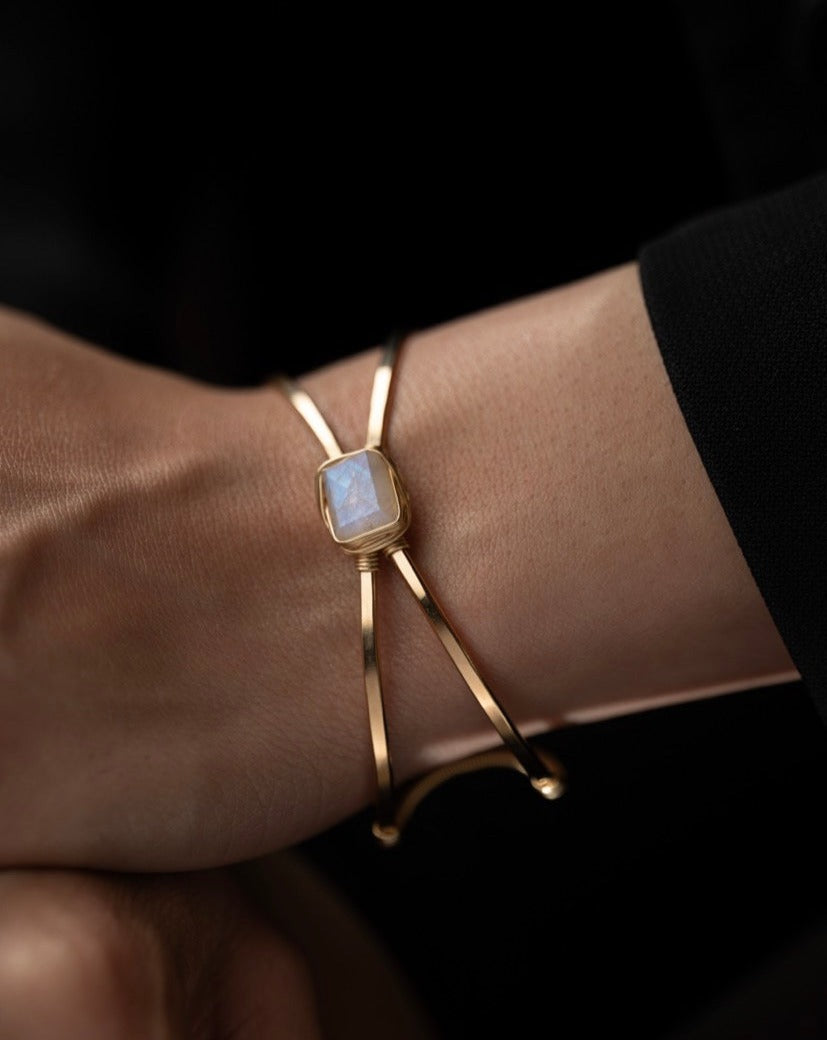 1-Stone Raj Rock Nest Cuff